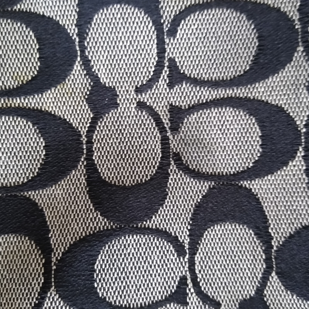 Gorgeous Coach Black and White Signature Medium Crossbody Bag - Picture 5 of 9
